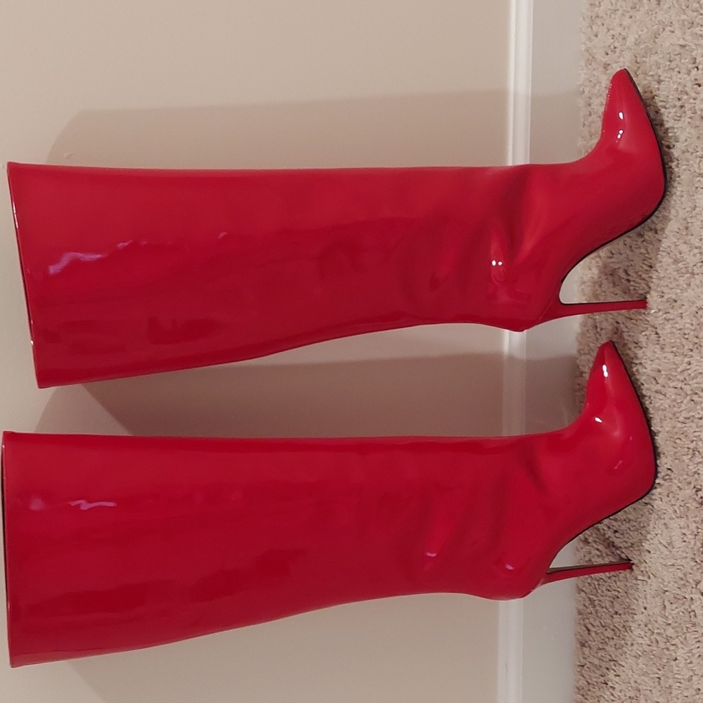 Boots - Picture 4 of 6
